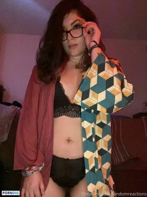FandomReactions OnlyFans Leaked Free Thumbnail Picture - #CiSymoAmPL