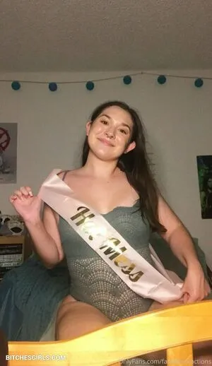 FandomReactions OnlyFans Leaked Free Thumbnail Picture - #PHLjj0rGKt