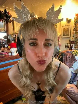 FandomReactions OnlyFans Leaked Free Thumbnail Picture - #dAngwG74oT