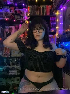 FandomReactions OnlyFans Leaked Free Thumbnail Picture - #pm7KUX5Um5