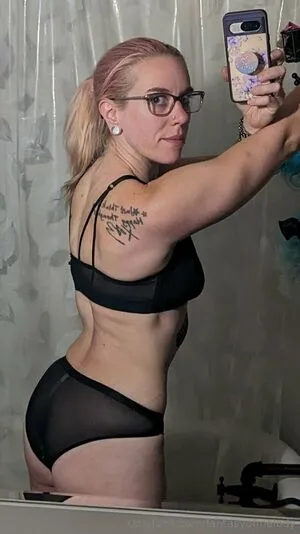 Fantasyofmelody OnlyFans Leaked Free Thumbnail Picture - #oUmItjyIms