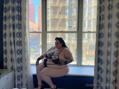 Fatty Goddess Eliza Allure OnlyFans Leaked Free Thumbnail Picture - #EBgabl96ae