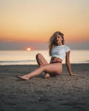 Faye Van Hest OnlyFans Leaked Free Thumbnail Picture - #p7vgerMtV1