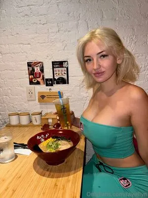 Fayeflyn OnlyFans Leaked Free Thumbnail Picture - #odP3embfl8