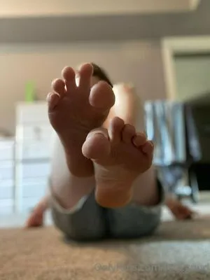 Feet Guurl OnlyFans Leaked Free Thumbnail Picture - #ihjiirCBoL