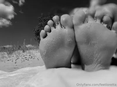 Feetloretta OnlyFans Leaked Free Thumbnail Picture - #AS58bOzuzo