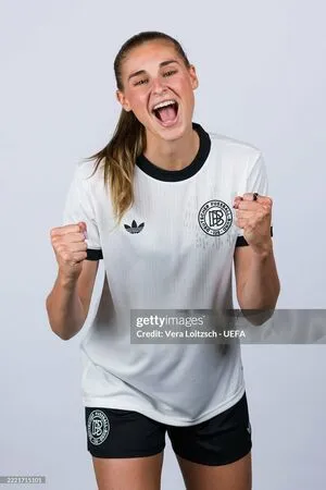 Female Football OnlyFans Leaked Free Thumbnail Picture - #IqYoCwVFYF