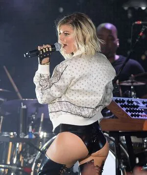 Fergie OnlyFans Leaked Free Thumbnail Picture - #cIBiL8I22V