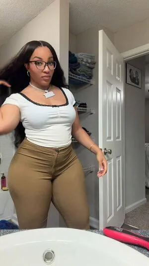 Fineshitseni OnlyFans Leaked Free Thumbnail Picture - #2And2FbnI3