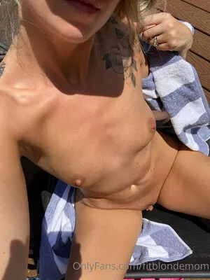 Fitblondemom_ OnlyFans Leaked Free Thumbnail Picture - #9gtt6gFaVI