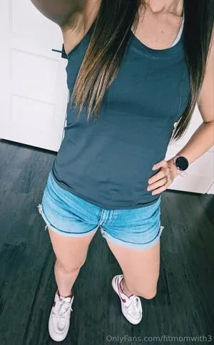 Fitmomwith3 OnlyFans Leaked Free Thumbnail Picture - #XI0oy3XcC1