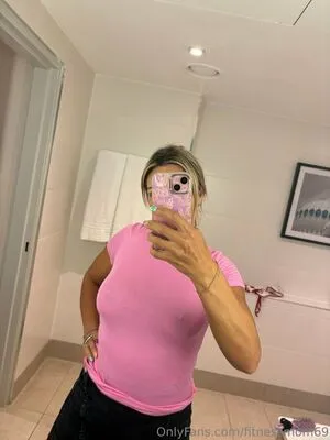 Fitnessmom69 OnlyFans Leaked Free Thumbnail Picture - #8W9SBSAmp2