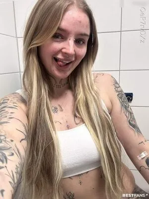 Flawing Hot OnlyFans Leaked Free Thumbnail Picture - #KAWs7rr3x3