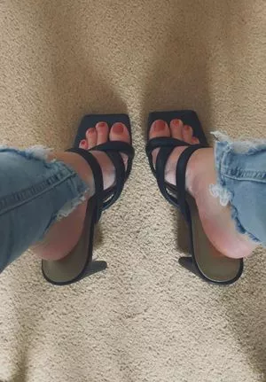 flirtyfeet1 OnlyFans Leaked Free Thumbnail Picture - #cHo9oL5x69