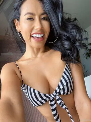 Flora Bella OnlyFans Leaked Free Thumbnail Picture - #jrFrS23lY8