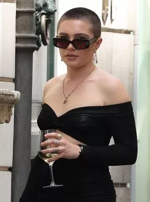 Florence Pugh OnlyFans Leaked Free Thumbnail Picture - #twTIdLYqZf