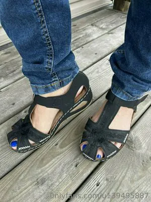 Foot Mistress Miss B OnlyFans Leaked Free Thumbnail Picture - #5FAZioVVuT