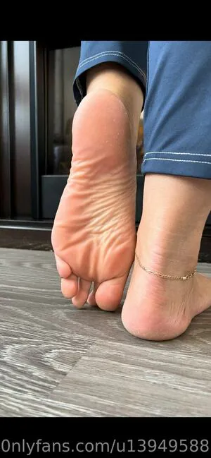 Foot Mistress Miss B OnlyFans Leaked Free Thumbnail Picture - #oE9IyYnefe