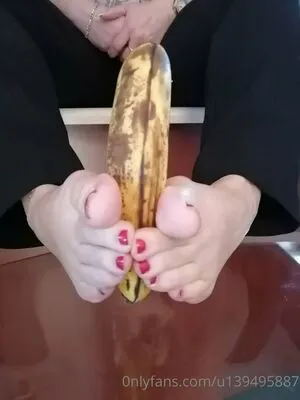 Foot Mistress Miss B OnlyFans Leaked Free Thumbnail Picture - #y2JRaMupG1