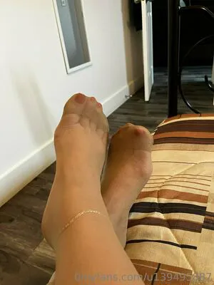 Foot Mistress Miss B OnlyFans Leaked Free Thumbnail Picture - #zr44shuMAX