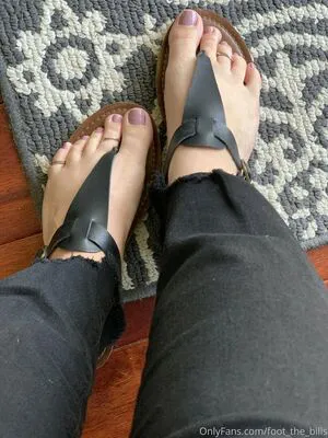 Foot The Bills OnlyFans Leaked Free Thumbnail Picture - #4chcoMOESe