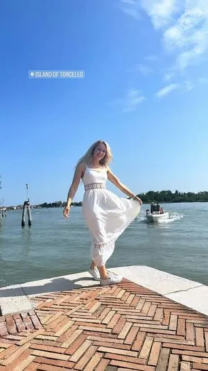 Footdocdana Dr Dana Brems OnlyFans Leaked Free Thumbnail Picture - #XCvxCohstm