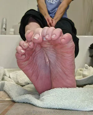 Footgoddessember OnlyFans Leaked Free Thumbnail Picture - #NRL8KHbNrw