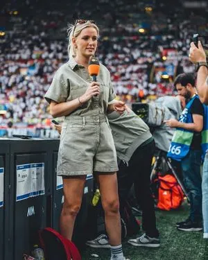 Franzi Mu Llers Franzi Marie Zdf Reporterin Sport OnlyFans Leaked Free Thumbnail Picture - #YuczDcmy1V