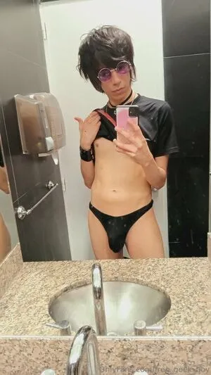 Free Geek Boy OnlyFans Leaked Free Thumbnail Picture - #nVLq2g52B4