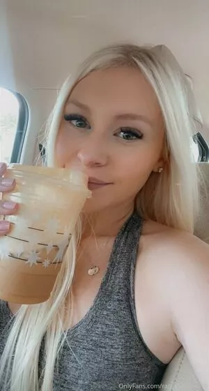 Freshmanblondie18 OnlyFans Leaked Free Thumbnail Picture - #4VFIN9NwIv