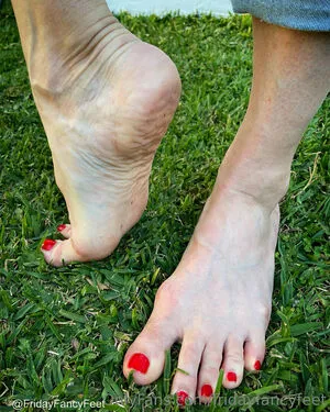 Fridayfancyfeet OnlyFans Leaked Free Thumbnail Picture - #0xYL0nwMn2