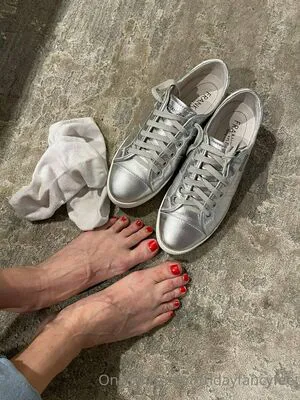 Fridayfancyfeet OnlyFans Leaked Free Thumbnail Picture - #5swZOWbSHO