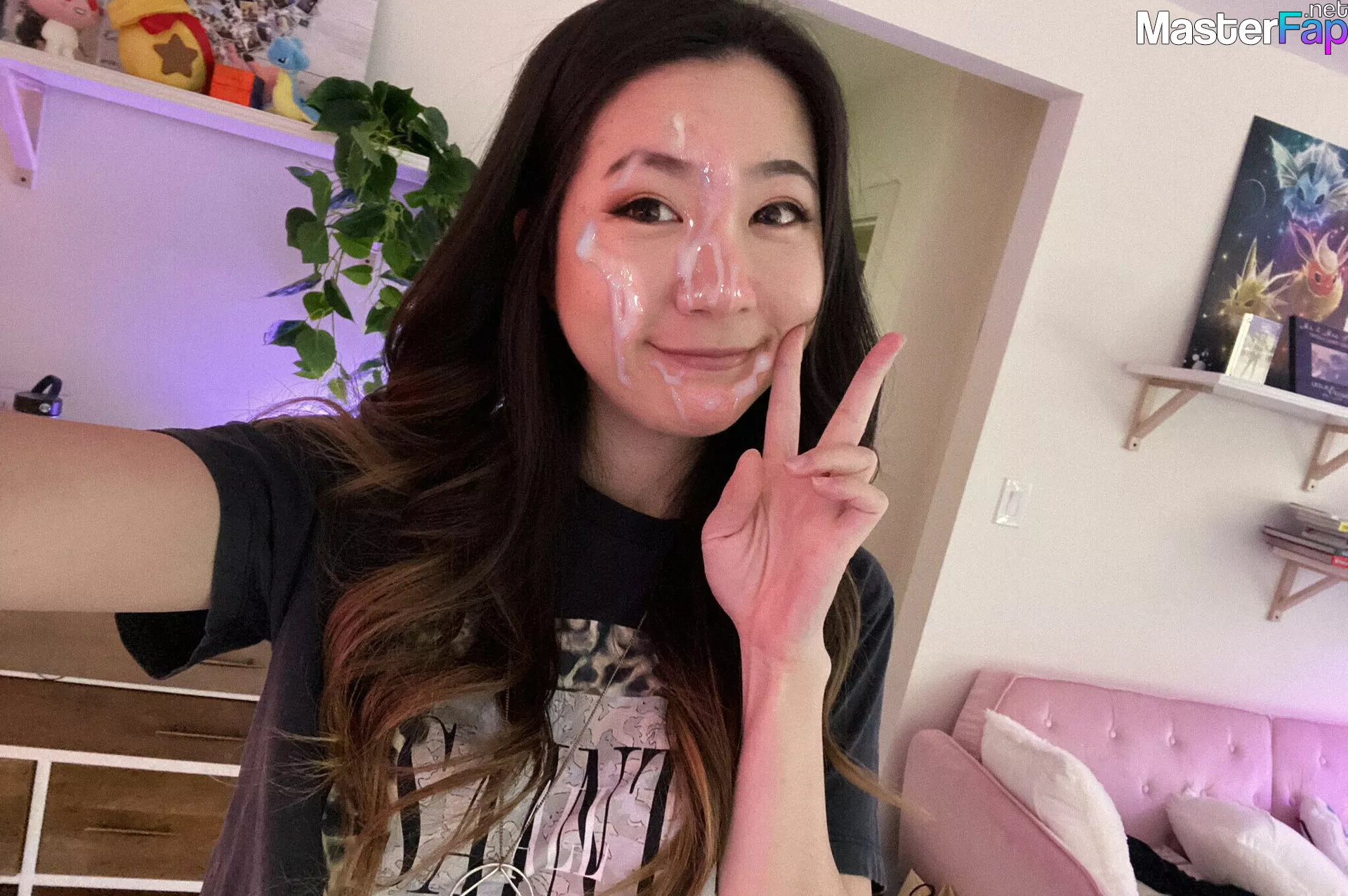 Fuslie naked