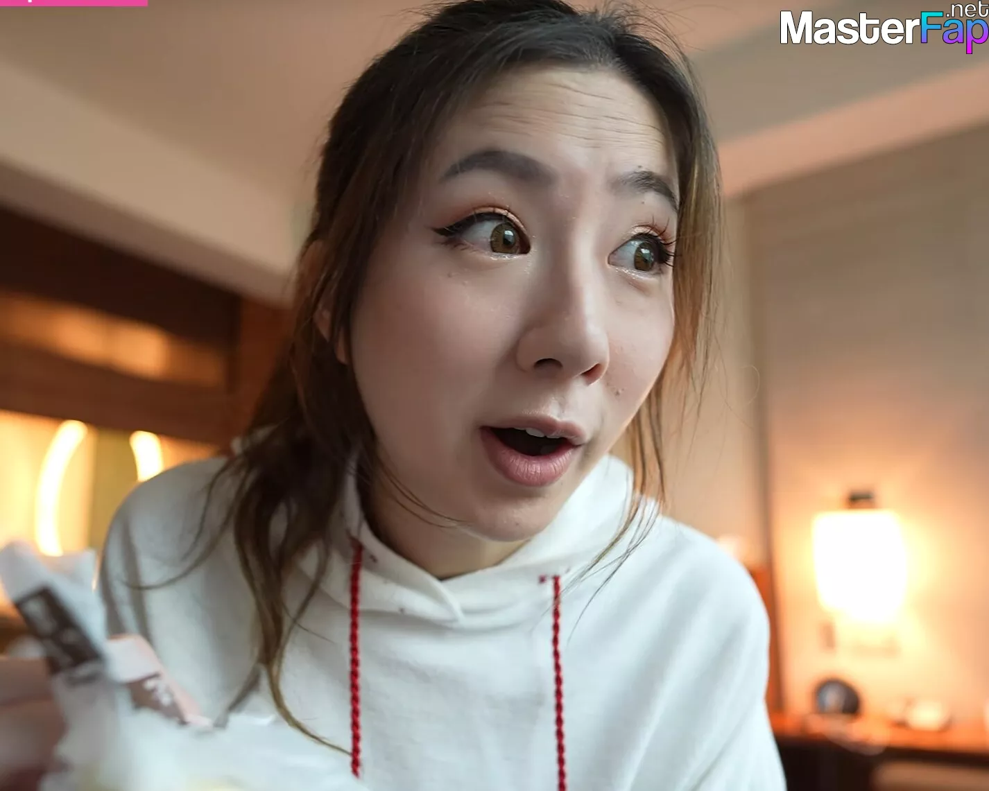 Fuslie naked