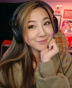 Fuslie OnlyFans Leaked Free Thumbnail Picture - #fDMAaO78lt