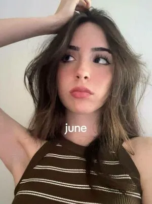 Gabriela Bee OnlyFans Leaked Free Thumbnail Picture - #KmDRsTACby