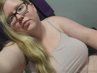 Geekikitten OnlyFans Leaked Free Thumbnail Picture - #U36KxwggAy