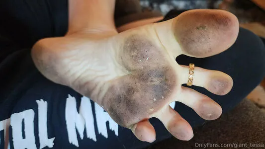 Giant Tessa OnlyFans Leaked Free Thumbnail Picture - #2V5BoG3He2