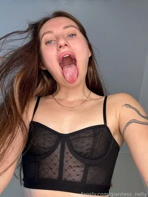 Giantess Nelly OnlyFans Leaked Free Thumbnail Picture - #DFjezZ41ab