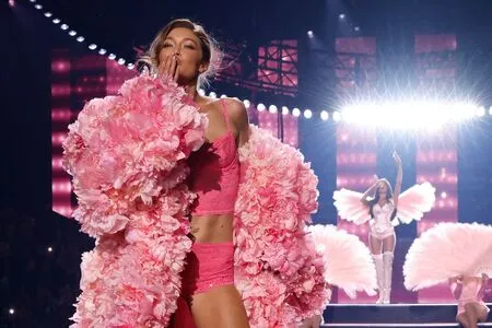 Gigi Hadid OnlyFans Leaked Free Thumbnail Picture - #05TmsSPeG1