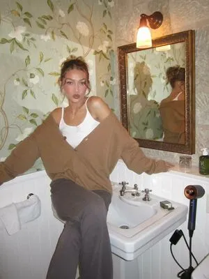 Gigi Hadid OnlyFans Leaked Free Thumbnail Picture - #5CsQvQSM9q