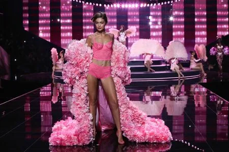 Gigi Hadid OnlyFans Leaked Free Thumbnail Picture - #FS6BQOHToA