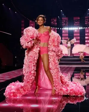 Gigi Hadid OnlyFans Leaked Free Thumbnail Picture - #J2z128UGxI