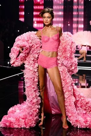 Gigi Hadid OnlyFans Leaked Free Thumbnail Picture - #S4DoCiq4D6