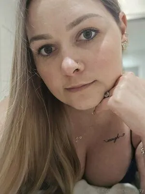 Girl In Red Aussie OnlyFans Leaked Free Thumbnail Picture - #QuGuerrahO