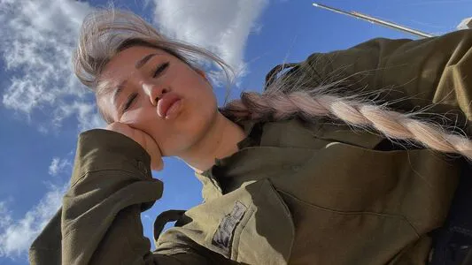 Girls With Guns OnlyFans Leaked Free Thumbnail Picture - #1SkrNgTggc