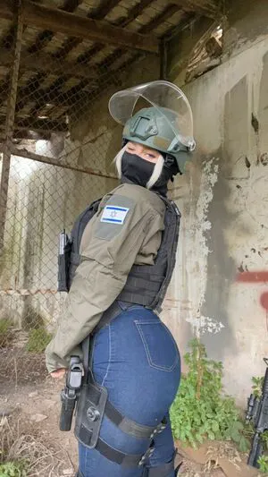 Girls With Guns OnlyFans Leaked Free Thumbnail Picture - #f3j0XheMur