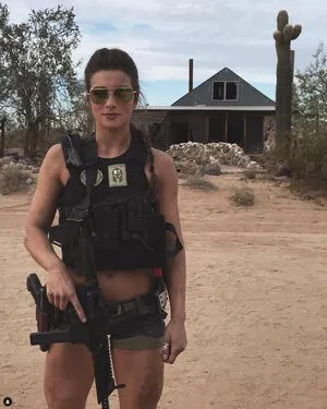 Girls With Guns OnlyFans Leaked Free Thumbnail Picture - #fSueFrDJIn