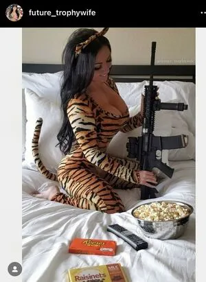 Girls With Guns OnlyFans Leaked Free Thumbnail Picture - #x3ClBrTv89