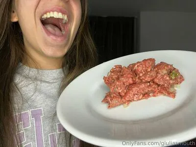 Giuliasmouth OnlyFans Leaked Free Thumbnail Picture - #MIz9H2o744